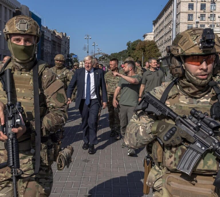 Boris Johnson visita Kiev por sorpresa en una nueva muestra de apoyo de Reino Unido a Ucrania