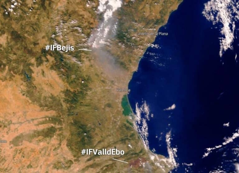 El humo de los incendios de Bejís y Vall d'Ebo se aprecia desde el espacio