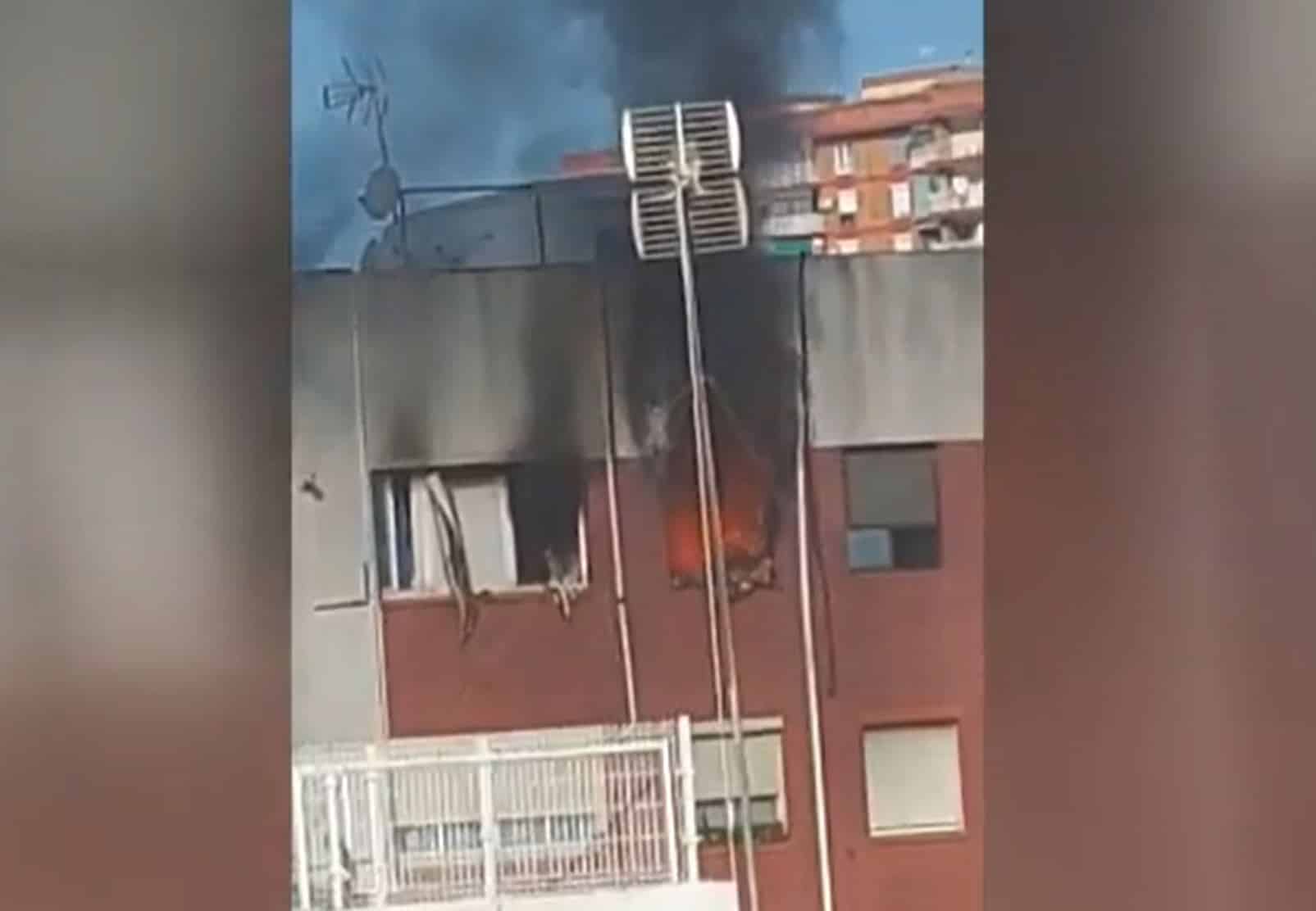 Imagen del incendio de Badalona (Cataluña)