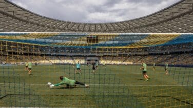 La Liga ucraniana vuelve a disputarse con gradas vacías, sirenas y búnkeres en cada estadio