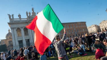 Italia se abraza a Meloni con el fantasma de la recesión, una deuda histórica y la reforma fiscal pendiente