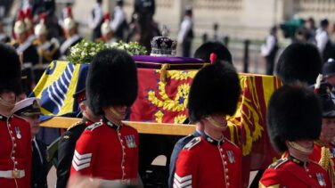 El féretro de Isabel II ya está en Westminster para los cinco días de capilla ardiente