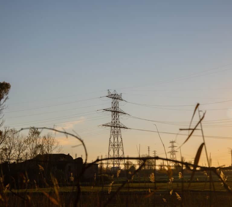 El precio de la luz se descontrola y habrá 142 euros de diferencia durante el día de Viernes Santo