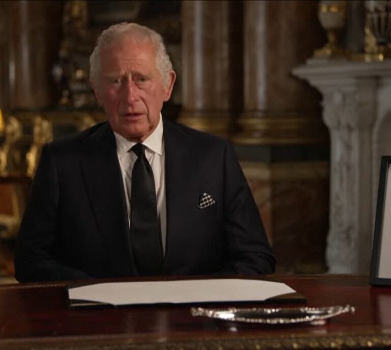 Carlos III, a los británicos: "Os serviré con lealtad, con respeto y con amor como he hecho toda mi vida"