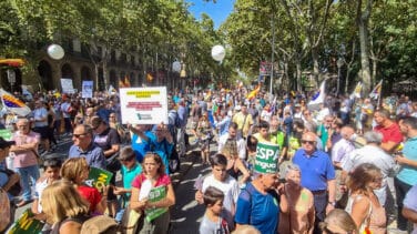 Miles de personas se manifiestan en Barcelona en defensa del castellano en la escuela