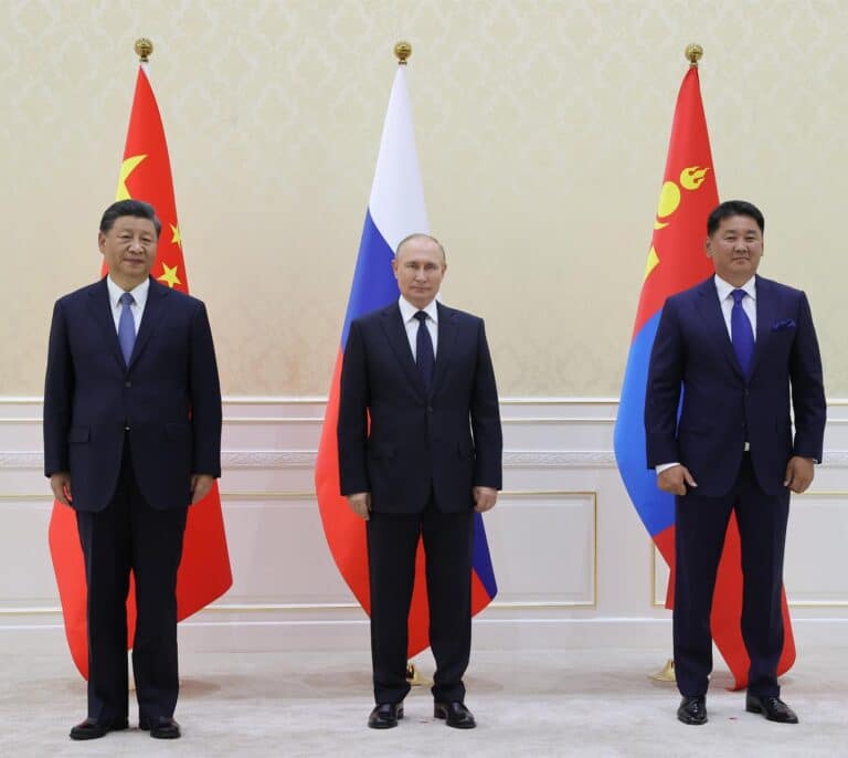 Xi insta a Putin a "asumir su rol para inyectar estabilidad en un mundo convulso"