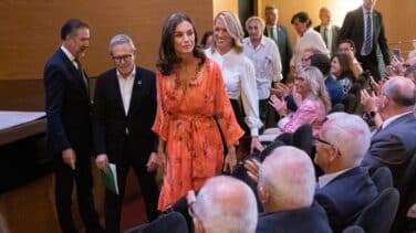 Lleida recibe a Letizia con una concentración a su favor y otra en contra