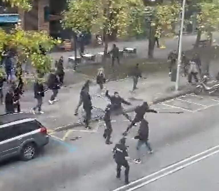 Batalla campal entre ultras de Osasuna y Valladolid en un parque de Pamplona