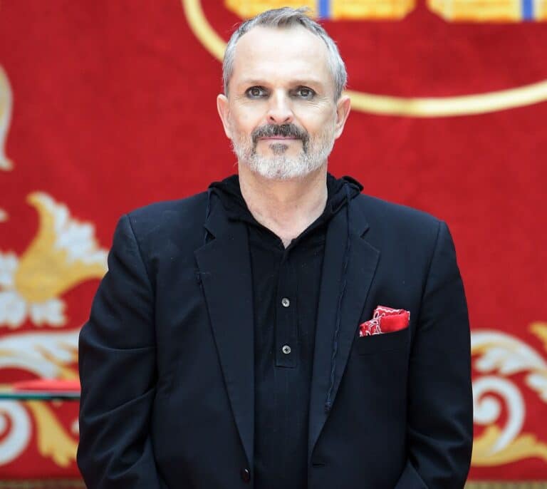 Miguel Bosé será intervenido de una hernia discal severa