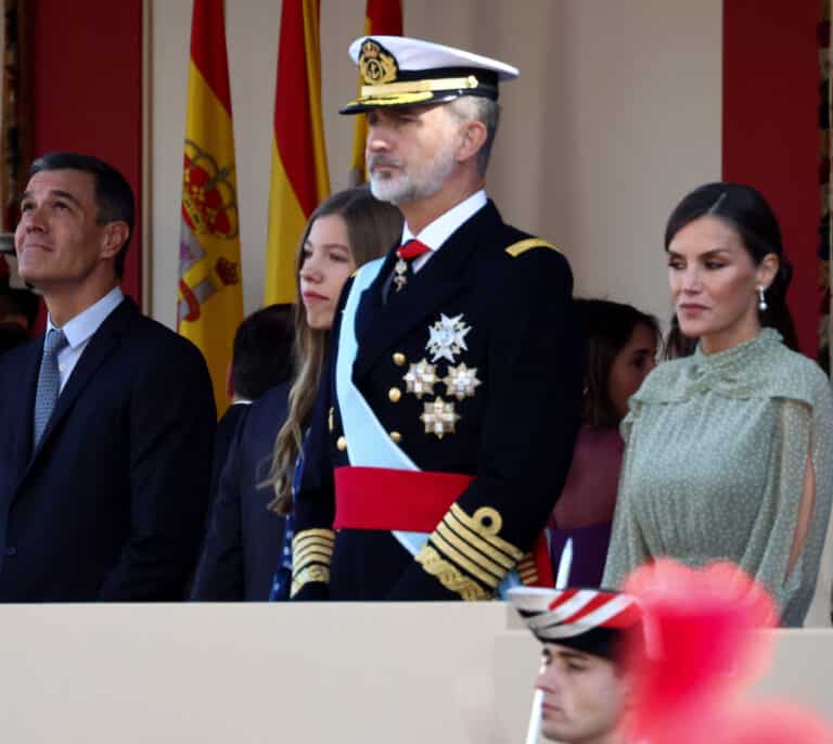 Un rey (o una corona) espera a Sánchez