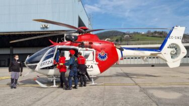 Los rescates de montaña en Euskadi obligan al alquiler millonario de otro helicóptero: 14,4 millones