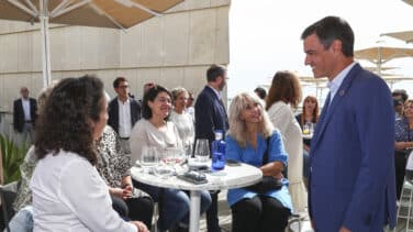 Sánchez se compromete a dignificar a las 'kellys' para que "el turismo siga creciendo"