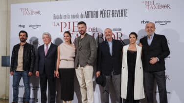 Pérez-Reverte elogia la adaptación de 'La piel del tambor': "Un autor debe cobrar la novela y retirarse"