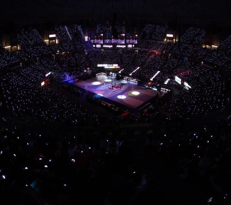 El Cazoo Baskonia debuta con victoria y con un espectáculo al estilo Superbowl en el Buesa Arena