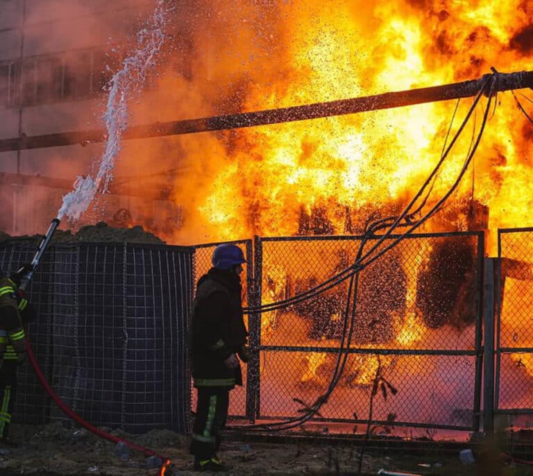 Zelenski asegura que los ataques rusos han destruido el 30% de las centrales eléctricas