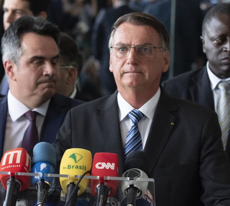 Bolsonaro, sin reconocer su derrota electoral, da vía libre a la transición