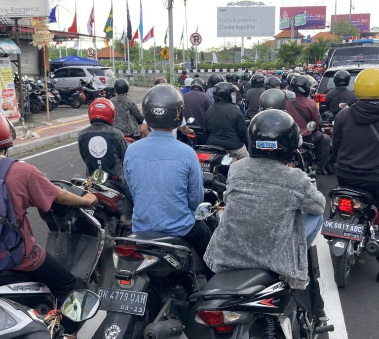 Al G20 en moto: el otro lado de la cumbre de Bali