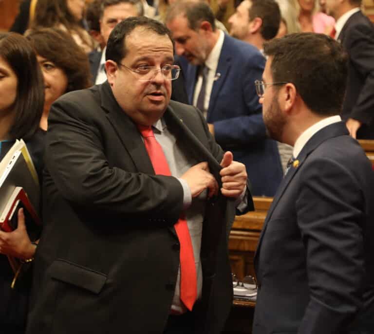 El Parlament reprueba al consejero de Interior por la gestión de los Mossos