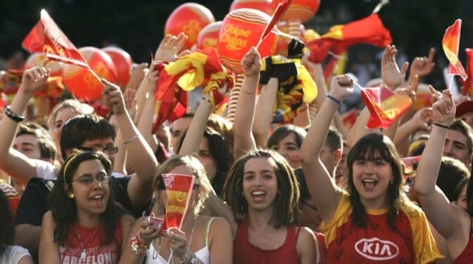 La plataforma 'Madrid con la selección' pide a Ayuso y Almeida pantallas gigantes para ver el Mundial