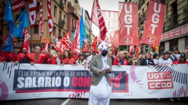 'Salario o conflicto': los sindicatos se echan a la calle contra la CEOE, no contra el Gobierno