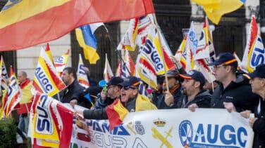 Miles de policías y guardias civiles protestan en Madrid contra la "discriminación" del Gobierno