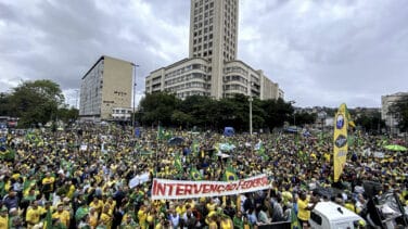 Bolsonaro ve legítimas las protestas en las que piden una intervención militar