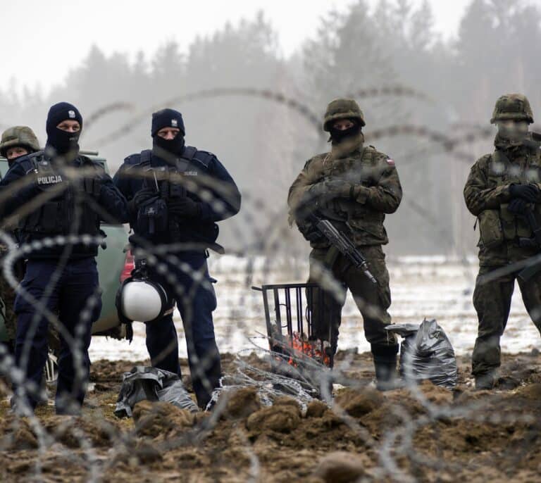 Los muros vuelven a Europa: Polonia levanta una barrera en la frontera con Kaliningrado