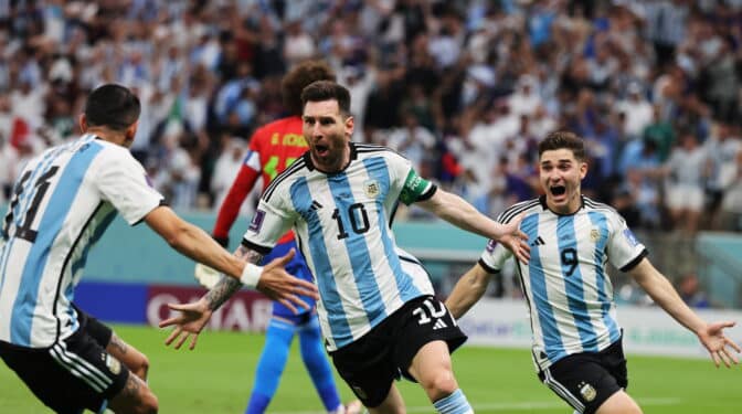 Argentina respira gracias a los golazos de Messi y Enzo Fernández