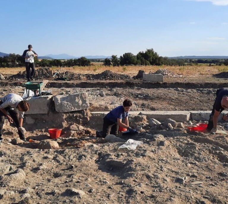 Arqueólogos descubren un templo etrusco de 2.500 años  en Italia