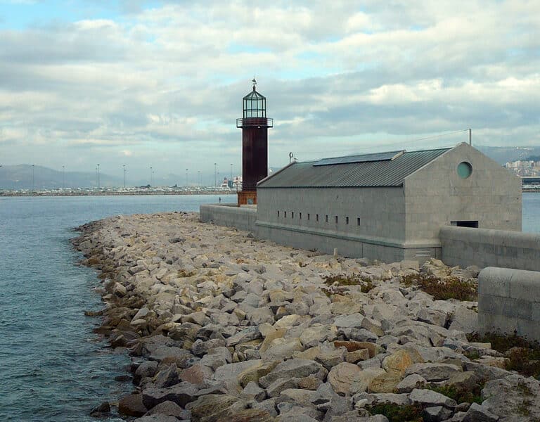 Encuentran el cuerpo sin vida de una mujer en una playa de Vigo