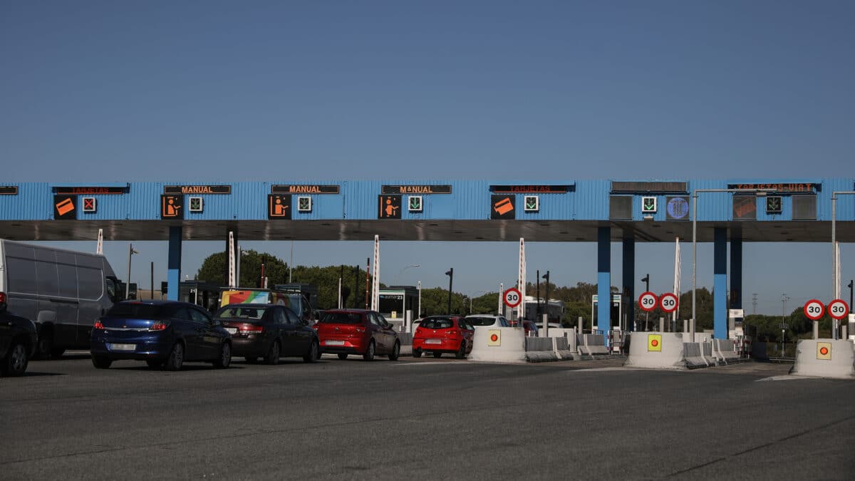 Imágenes de recurso de la autopista de peaje Sevilla -Cádiz (AP-4), una de las tres concesiones que perderá el grupo Abertis en toda España.