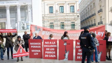 El PSOE tuerce el brazo a Podemos y saca adelante la enmienda que excluye a los perros de caza de la ley animal