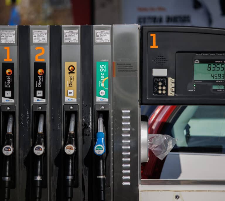 El gas, la electricidad y la gasolina volverán a comerse los ahorros de los españoles en 2023