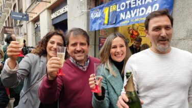 Guillermo y Tamara, los loteros de la calle Arenal de Madrid que han repartido el Gordo