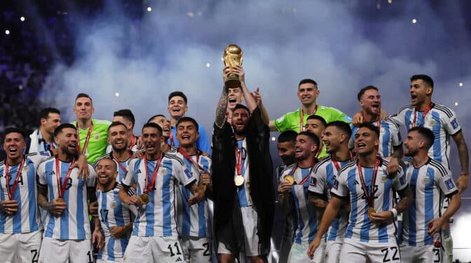 Argentina borda su tercera estrella frente a Francia en la mejor final de la historia del Mundial