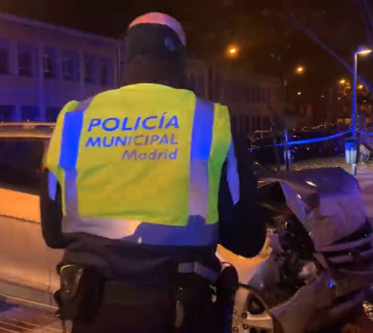 Un hombre de 45 años queda atrapado en su coche tras impactar contra una fachada en San Blas (Madrid)