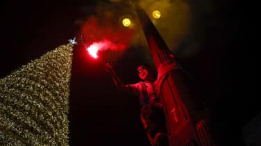 Dos detenidos por escalar el árbol de Navidad de Sol en la celebración de la victoria de Argentina