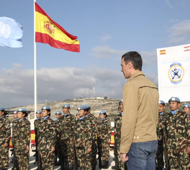 Pedro Sánchez, de 'sport' ante las tropas españolas en el Líbano