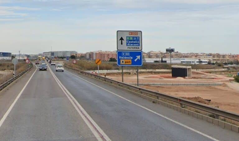 Milagro en la carretera: una mujer da a luz en pleno arcén asistida por teléfono por el 112