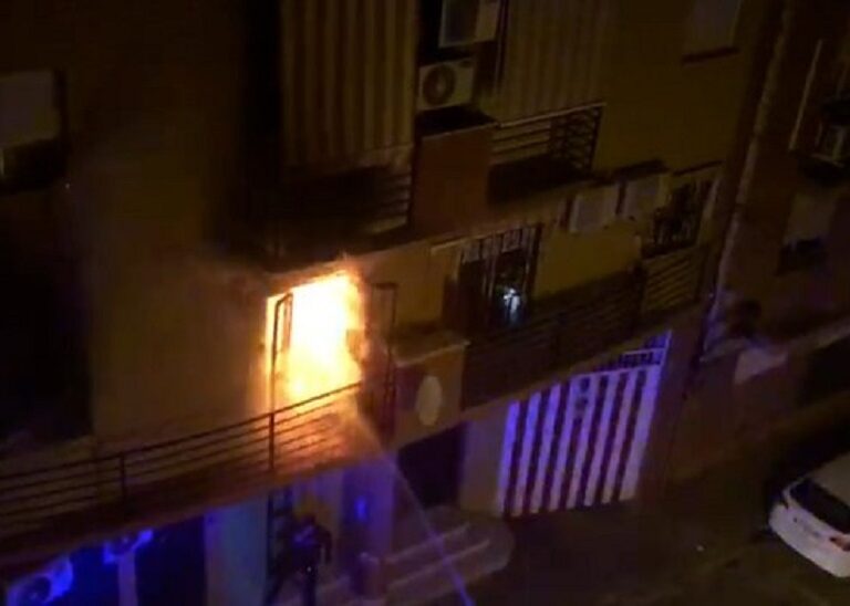 Mueren tres jóvenes tras incendiarse un piso de estudiantes en Huelva