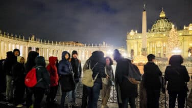 Colas de hasta tres horas para rendir homenaje a Benedicto XVI