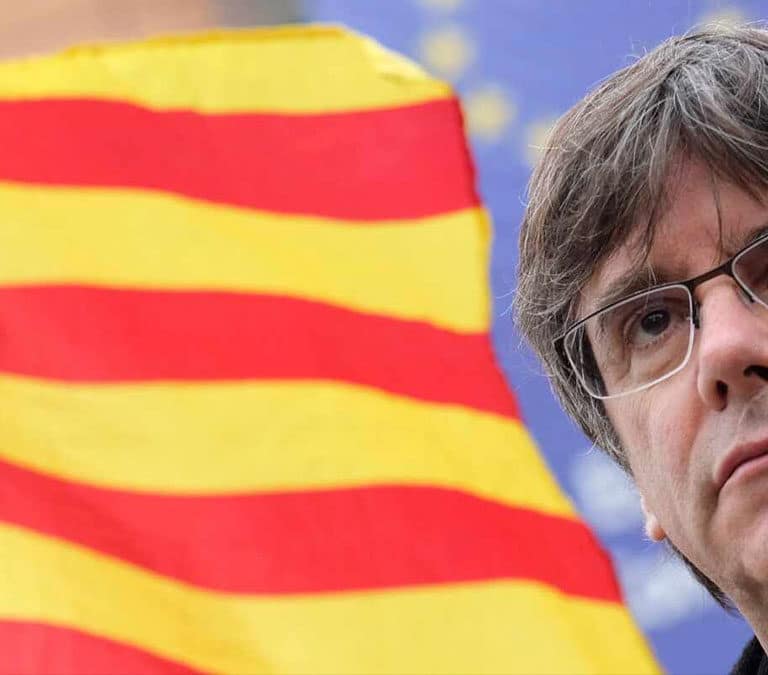 Puigdemont lidera una campaña contra Google por responder en español