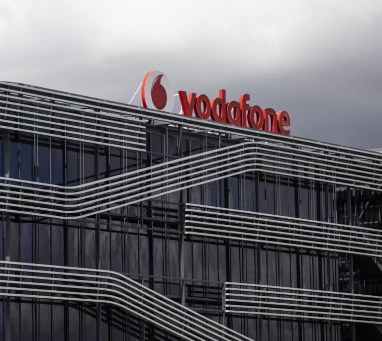 Vodafone sufre la guerra de precios y reduce sus ingresos un 8,7%