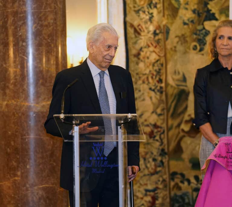 Vargas Llosa invita a Juan Carlos I a su ceremonia de ingreso en la Academia Francesa: "Soy un amigo de él"