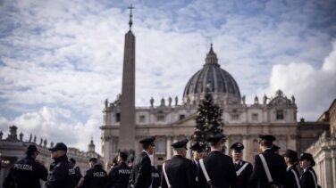 Roma se prepara para recibir 35.000 fieles a velar a Benedicto XVI y 60.000 para su funeral