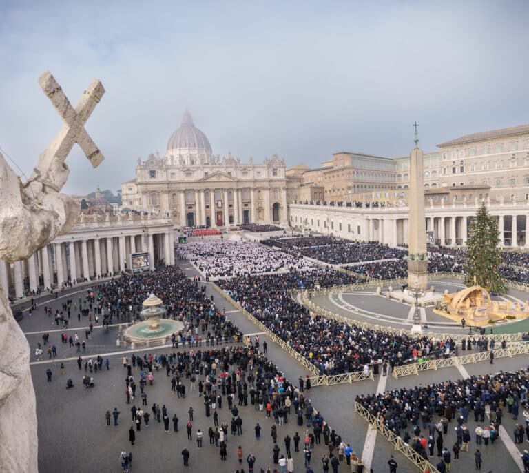 Siga en directo el entierro de Benedicto XVI en la cripta papal del Vaticano