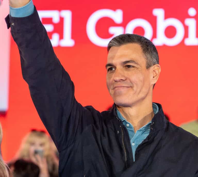 El CIS mantiene al PSOE a casi dos puntos de ventaja del PP en su primera encuesta del año