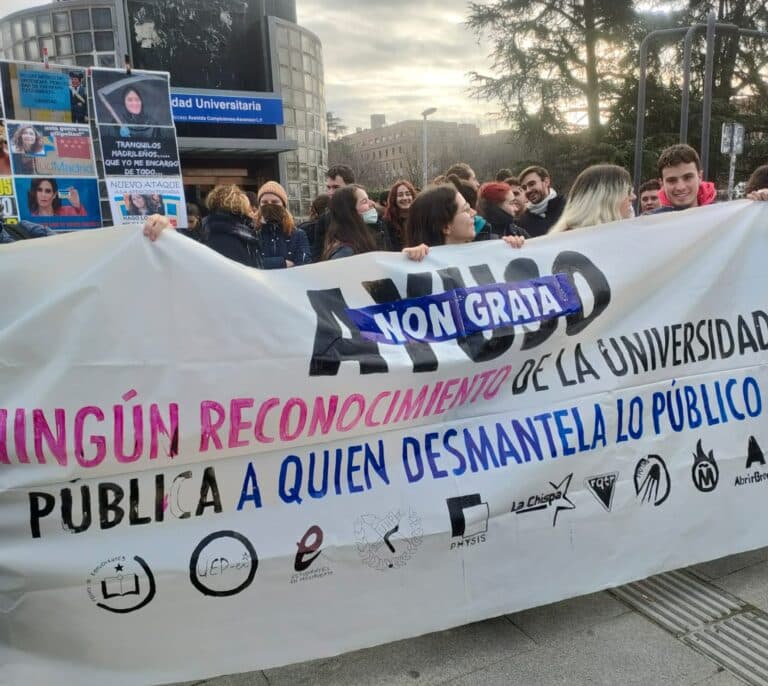 Una de las alumnas galardonadas en la Complutense a Ayuso: "Pepera, los ilustres están fuera"