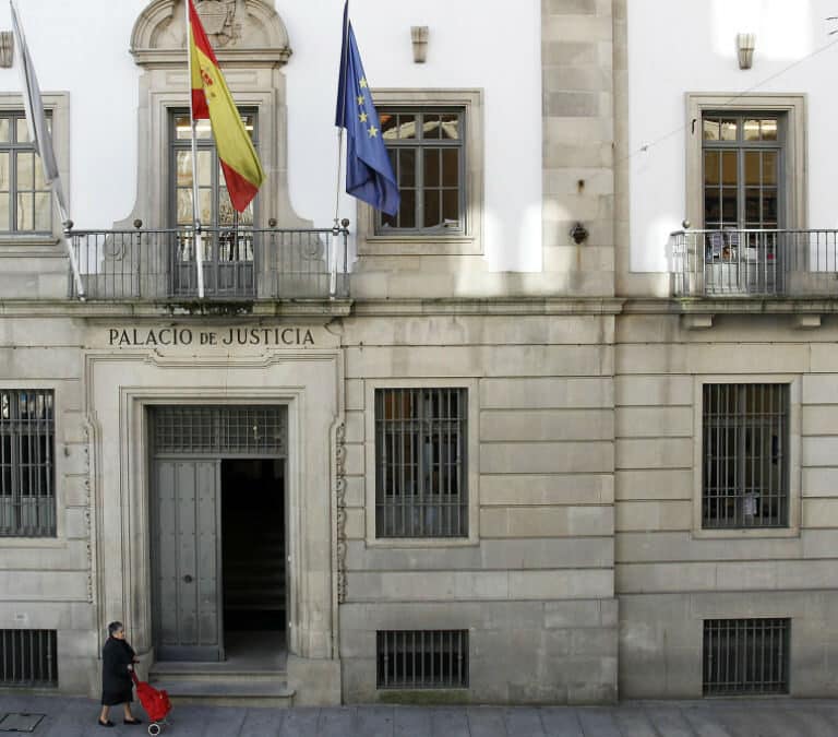 La Audiencia de Pontevedra condena a un año de cárcel a la mujer que obligó a su hija de 13 años a pasar la noche en la calle