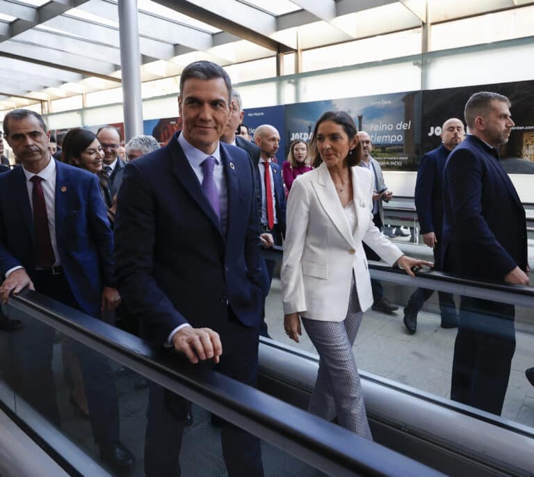 El PSOE calcula que Sánchez repetirá la 'vía Illa' y no cesará ya a Maroto y Darias